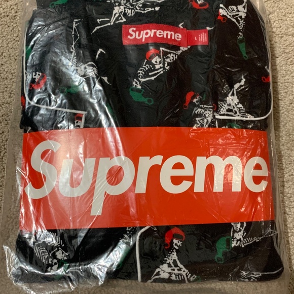 Supreme Hanes Holiday Pajama Set Black Size Large FW25 - Picture 4 of 8